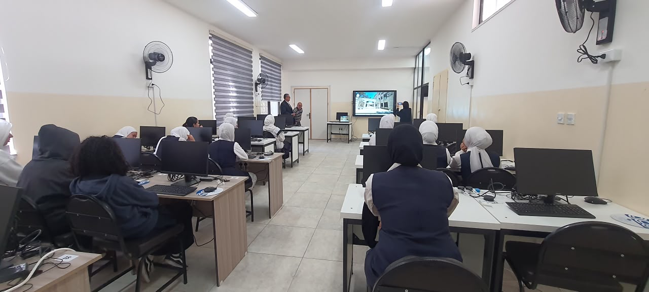 هندسة فيلادلفيا” تعقد دورة متخصصة لطلبة مسار (BTEC) في مدرسة حي الضباط بالزرقاء